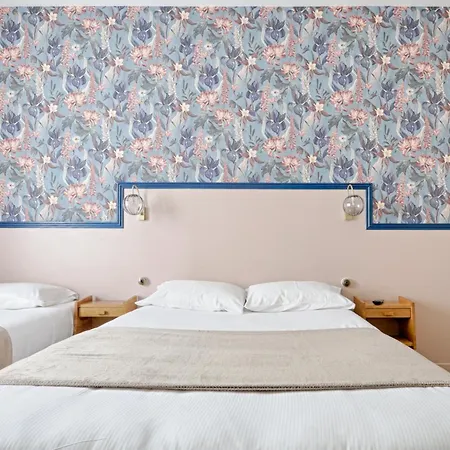 Le Florus Hotel *