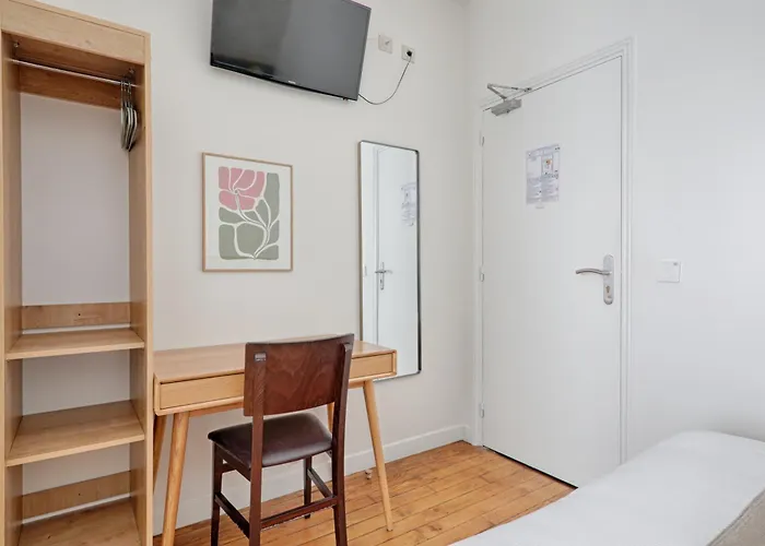 Отель Le Florus Монруж