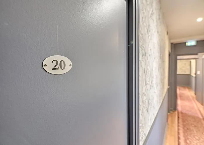 Отель Le Florus Монруж