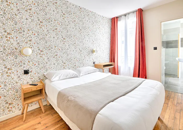 Le Florus Отель Монруж