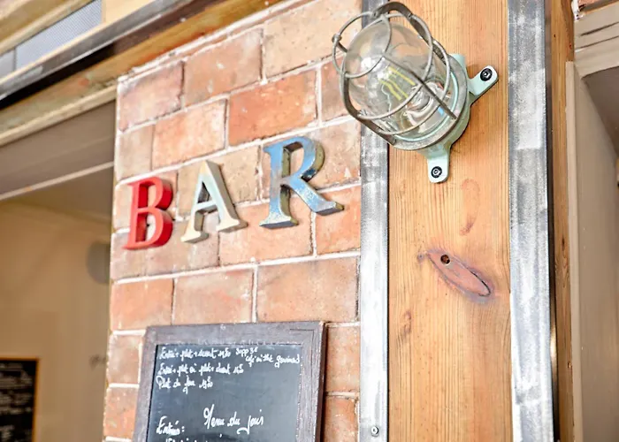 Le Florus Отель Монруж